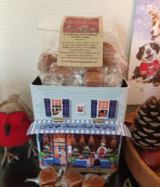 Blikje Winkel met Luifel - Sweet Shop - gevuld met Gardiners of Scotland Fudge  250 gr
