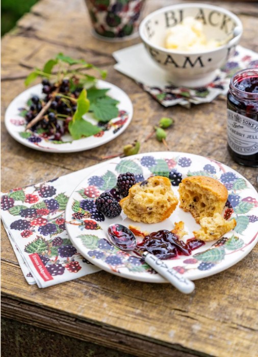 Emma Bridgewater Fruits - Blackberry 8 1/2 Inch Plate