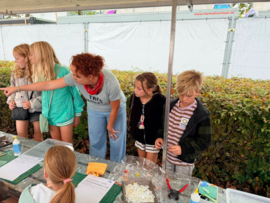 Glasfusing kunst maken workshop op een fair / festival