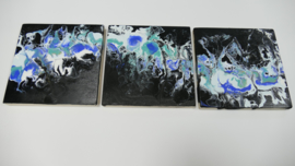 Drie luik: blauw op zwart, acryl gieten 15  x 45 cm