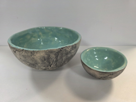 Set van 2 turquoise  schalen keramiek