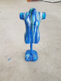 Torso blauw beeld (acryl gieten)