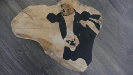 Teak Holzscheibe mit Kuh gemalt.