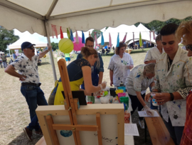 Bedrijven festival mei 2019: workshop acryl gieten en kleine steigerhout schilderijen