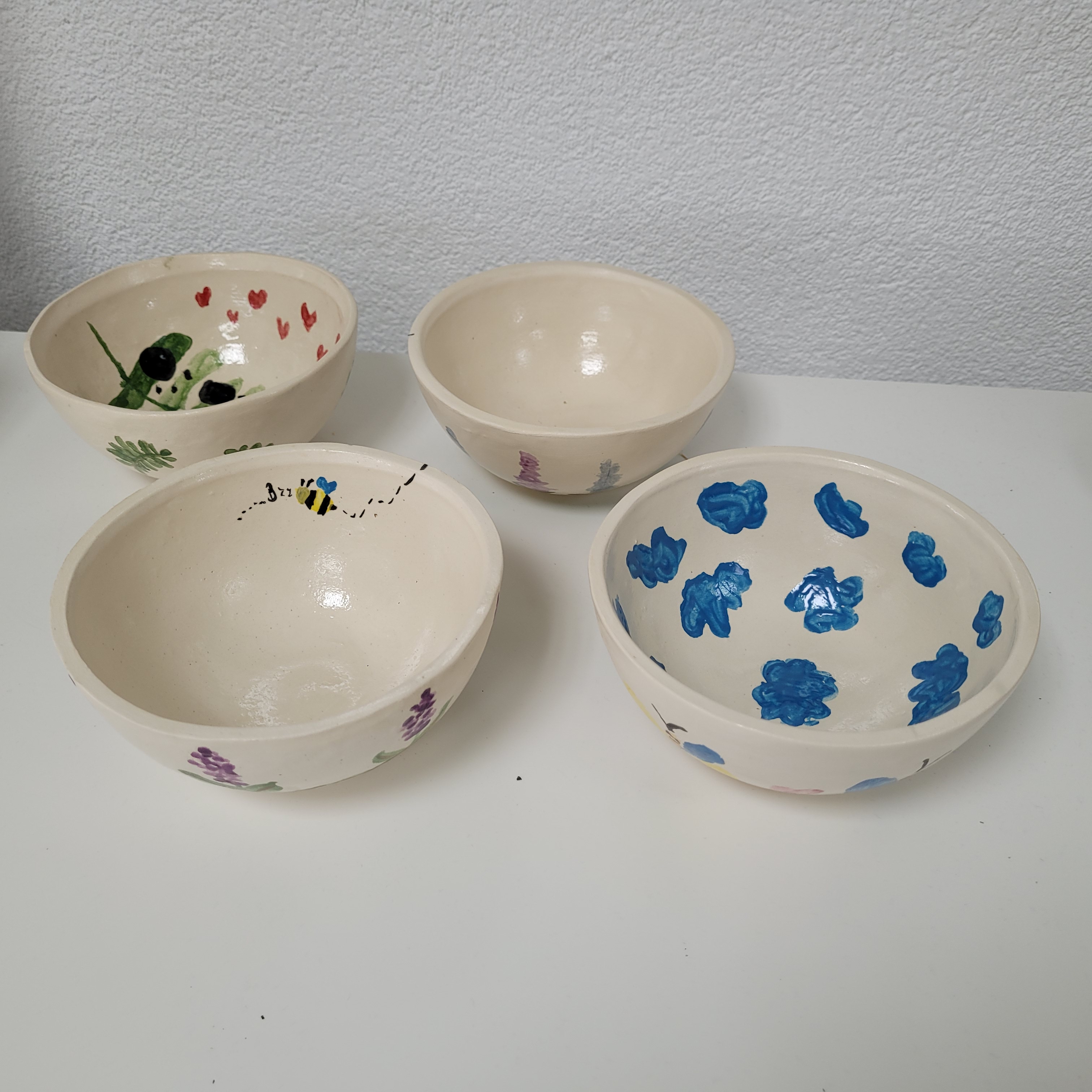 Kinderfeestje keramiek: glazuren van een sieraden schaaltje
