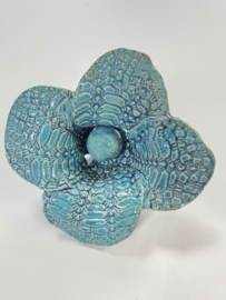 Blauwe bloem keramiek (tuinsteker)