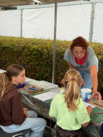 Glasfusing kunst maken workshop op een fair / festival