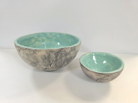 Set van 2 turquoise  schalen keramiek