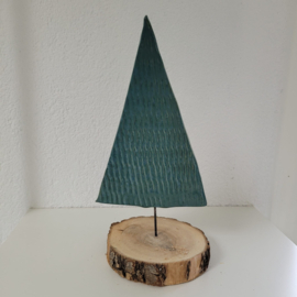 Kerstboom keramiek met reliëf op hout