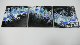 Drie luik: blauw op zwart, acryl gieten 15  x 45 cm