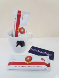 Verwenmoment: paarden mok met Latte Macchiato