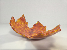 1 blad rood/oranje/rood schaaltje handgemaakt keramiek