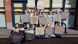 Kinderfeestje hart op hout schilderen