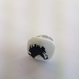 Paard ring met glazen applicatie