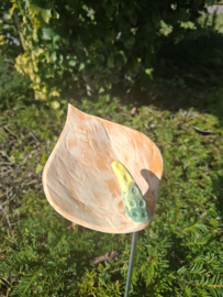 Oranje bloem keramiek (tafel decoratie of tuinsteker)