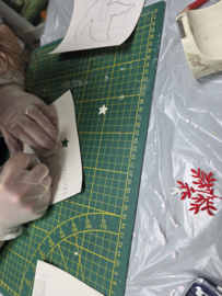 Zaterdag 5 december 2026 Kerst tegel tableau, silhouet en bellenblaas glazuur workshop