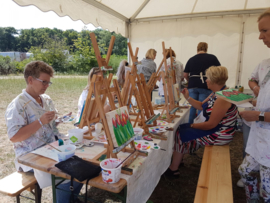 Bedrijven festival mei 2019: workshop acryl gieten en kleine steigerhout schilderijen