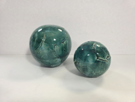 Set van groene bollen handgemaakt keramiek