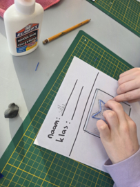 Les: De magie van glasfusion. Op school of na schools aanbod