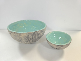 Set van 2 turquoise  schalen keramiek