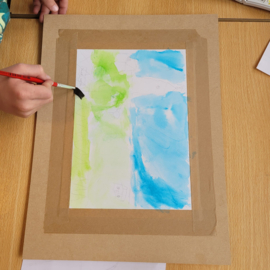 Les: buiten landschap tekenen en in de klas aquarelleren.