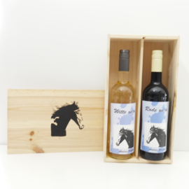 Wijnkist met 2 wijnen en afbeelding  paard