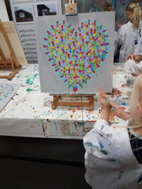 Kinderfeestje hart op hout schilderen