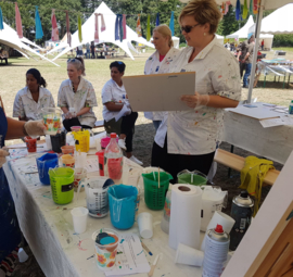 Bedrijven festival mei 2019: workshop acryl gieten en kleine steigerhout schilderijen