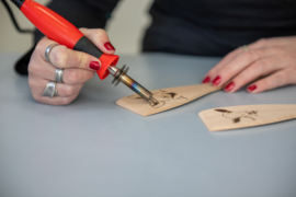 Houten keuken spatel met varken