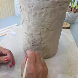 1 cursus les:  Keramiek boetseren en glazuren. Atelier-Bertina te Raalte