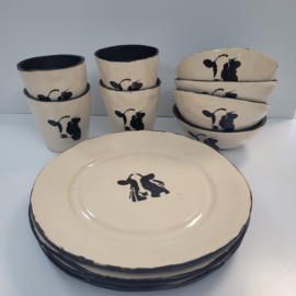 Koe servies set voor 4 personen
