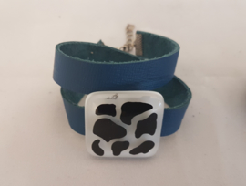 Armband met koeienprint