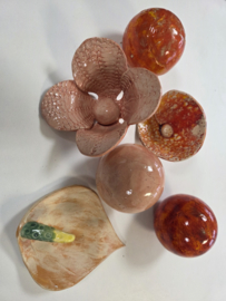 Oranje bloem keramiek (tafel decoratie of tuinsteker)