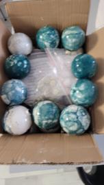 Zaterdag 6 december 2025 kerstballen glazuren met bellenblaas glazuur