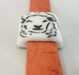 Armband met schaap en schapenleer