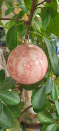 Zaterdag 6 december 2025 kerstballen glazuren met bellenblaas glazuur