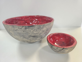 Set van 2 rode schalen keramiek