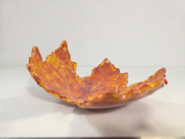 1 blad rood/oranje/rood schaaltje handgemaakt keramiek