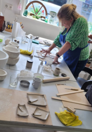 Zaterdag 16 augustus 2025: workshop Keramiek. Boetseren of glazuren in Raalte