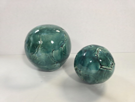 Set van groene bollen handgemaakt keramiek