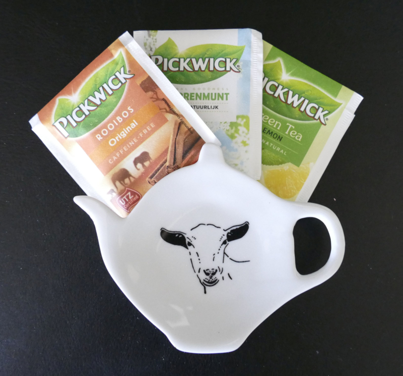 Tea bag / tea tip holder goat