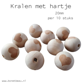 Houten kraal met hartje per 10 stuks