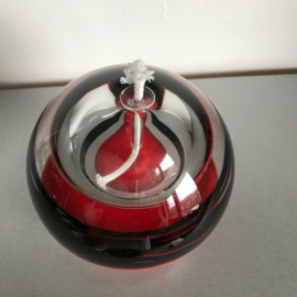 Olielamp Ozarro rood met zwarte band.