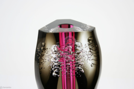 Gesigneerd object Ozzaro magenta/zwart