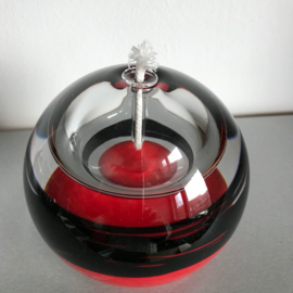 Olielamp Ozarro rood met zwarte band.