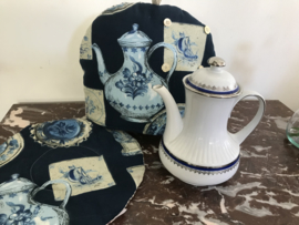 Klassieke buik theepot met blauwe en zilveren accenten