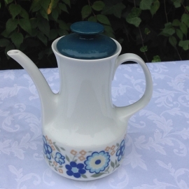 Retro theepot van Bareuther Waldsassen met blauwe en groene bloemen