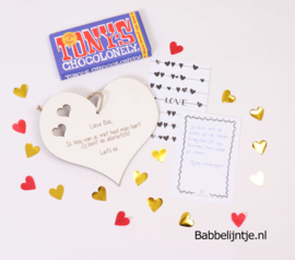 Valentijnspakket 1:  Hartje met eigen tekst, reep Tony's Chocolonely + kaart (Valentijnsdag)