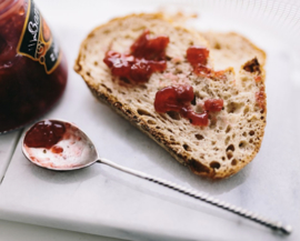 Fleck von Marmelade aus Leder entfernen