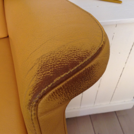 Removing natural skin oil stains from leather